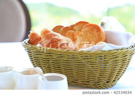酒店餐廳早餐麵包 42534034
