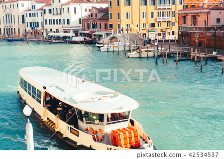 Venetian channel with ancient houses and boats 42534537