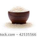 Japan rice dry in wood bowl on white background 42535566