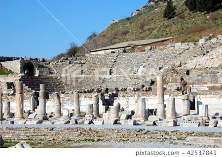 Ruins of ancient city Ephesus near Izmir, Turkey Ruins of ancient city Ephesus near Izmir, Turkey 42537841