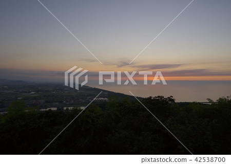 Sunset sunk into the Sea of Japan seen from near Hawaii Ballroom (Mt. Ma.) in Yuri Hamacho Tottori ken 42538700