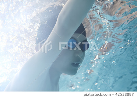 Swimming child swimming 42538897