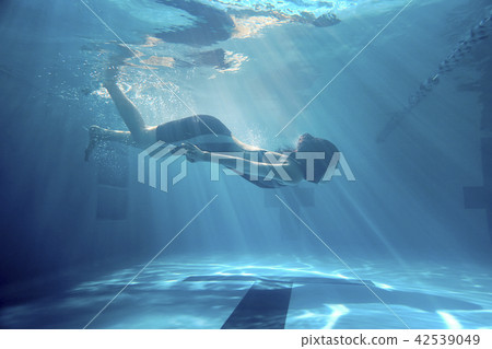 游泳女性形象剪切 游泳女性形象剪切 42539049