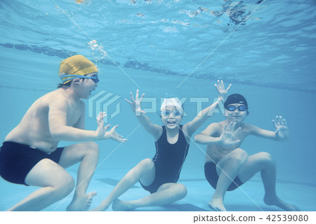 Children enjoy swimming 42539080