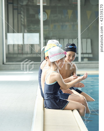 Swimming children Swimming children 42539170