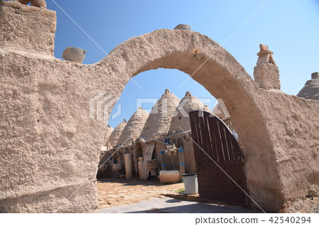 Turkish Shan Ulfa Old Testament Settlement Hallan Beehive House (House of the Sun bricks) The main gate 42540294