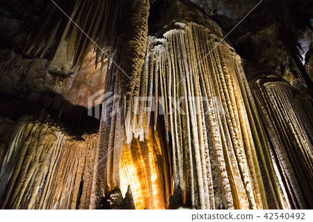 Genolan Cave World's oldest limestone cave 42540492