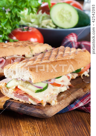 Toasted sandwiches with ham, cheese and vegetables Toasted sandwiches with ham, cheese and vegetables 42542093