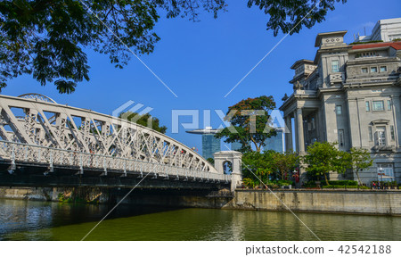 Cavenagh Bridge over the Singapore River 42542188