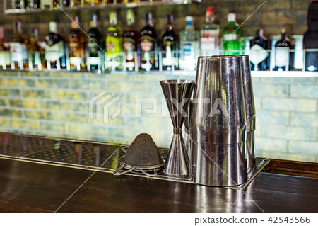 shaker on the bar 42543566