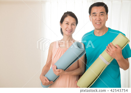 Japanese middle-class couple with yoga mat Japanese middle-class couple with yoga mat 42543754