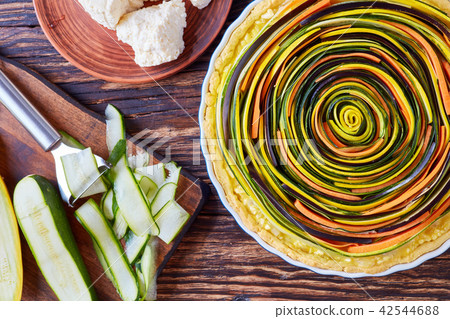 Spiral quiche with zucchini, eggplant, carrot Spiral quiche with zucchini, eggplant, carrot 42544688