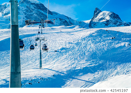 View of cable car to Klein Matterhorn Station 42545197