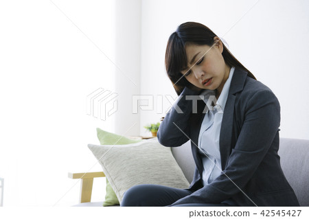 累了的小姐生病的小姐 42545427