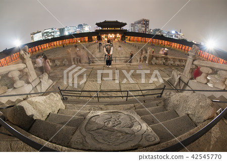 Beautiful night view of Gyeongbokgung Palace 42545770