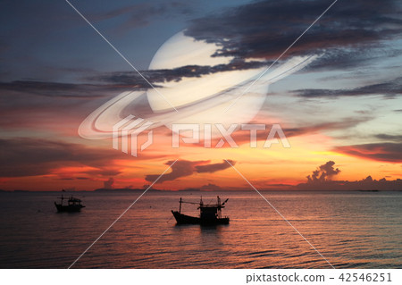 Saturn back cloud sunset sky,Saturn near Earth 42546251