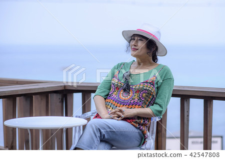 Senior Travel 42547808