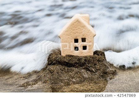 Incoming wave 42547869