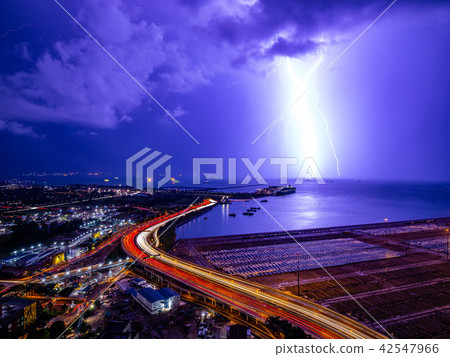 Lightning falling on the sea Lightning falling on the sea 42547966