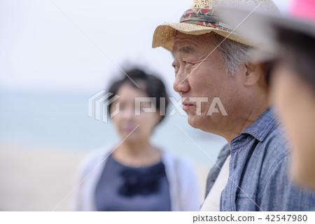 Senior Travel 42547980