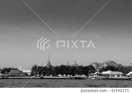Bangkok Grand Palace seen from Chao Praya River 42548173