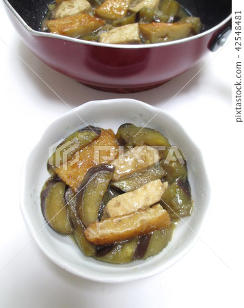 Eggplant and swordfish stew and stewed fried noodles 42548481