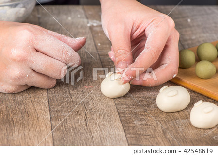 Three-color dumplings, seeing the dumplings, seeing the dumplings, making the process, Japanese Dango, seeing the scorpion, seeing the scorpion and the fruit. 42548619