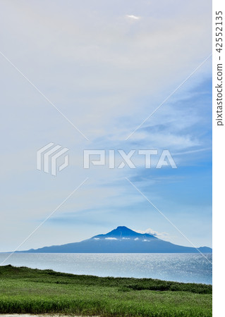 View of Rishiri from Sarobetsu wilderness 42552135