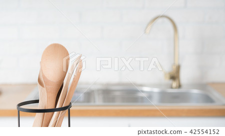 廚房炊事用具有白色背景 廚房炊事用具有白色背景 42554152