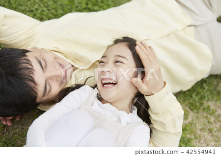 Spring, family, park, everyday, walking, picnic, outing, dad, daughter, lady Spring, family, park, everyday, walking, picnic, outing, dad, daughter, lady 42554941
