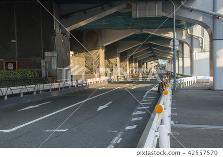 Osaka Toyonaka · Hanshin Express No. 11 Ikeda Line Go under the elevated prefecture Route No. 10 42557570