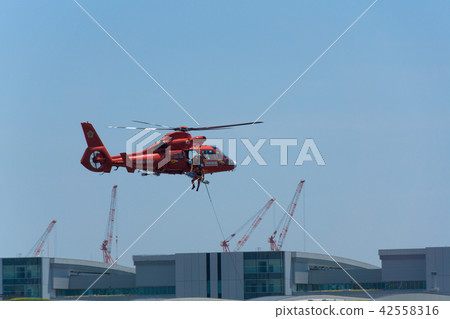 防災直升機的救援訓練 防災直升機的救援訓練 42558316