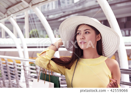 Beautiful women travel and shopping in the city 42559066