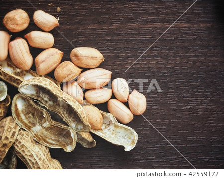 Peanuts on wood background 42559172
