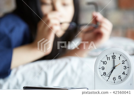 Woman morning lifestyle 42560041