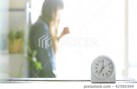 女人早上生活方式 42560304