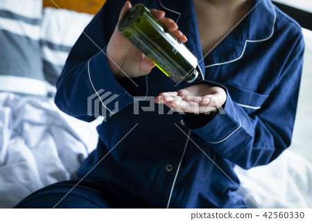 Woman lifestyle relax 42560330