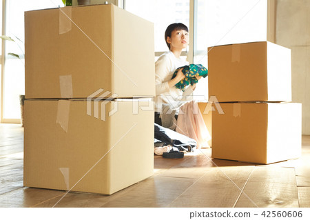 Ladies moving Ladies moving 42560606