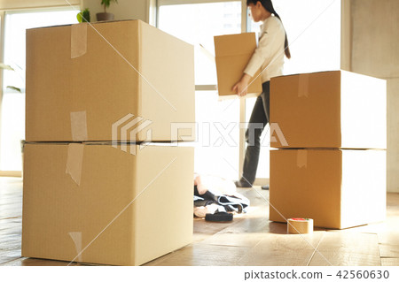 Ladies moving 42560630