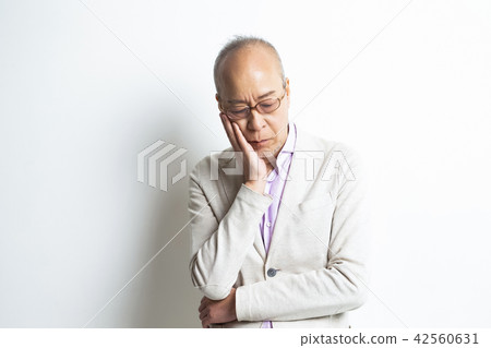 Male senior portrait facial expression 42560631