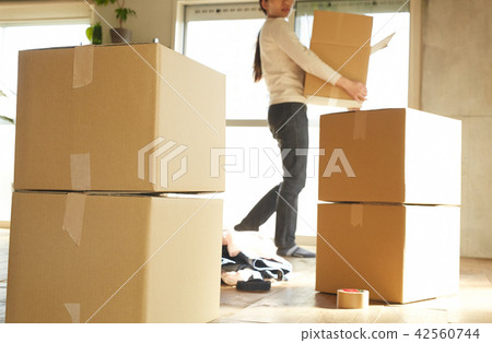 Ladies moving 42560744