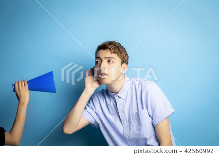 男性外國人肖像擴音器 42560992