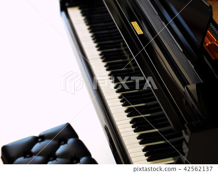Miniature Grand Piano 42562137