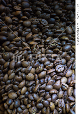 Roasted Coffee Beans 42562276