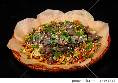 Fried noodle with beef Fried noodle with beef 42563141