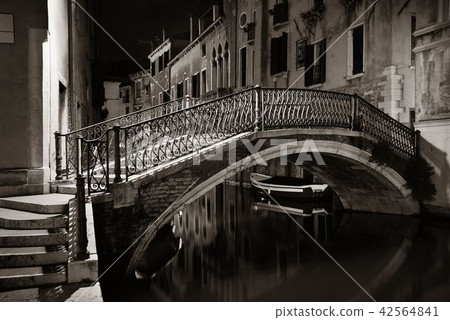 Venice canal night bridge Venice canal night bridge 42564841