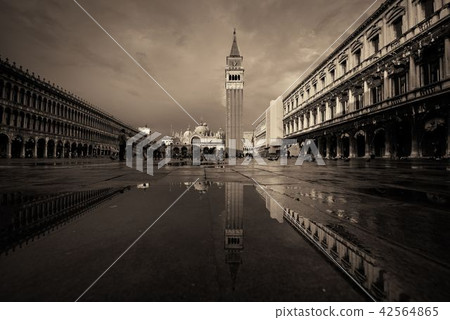 Piazza San Marco reflection 42564865