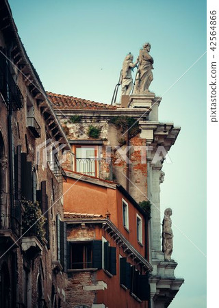 Roof statue 42564866