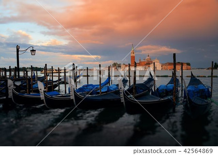 Gondola and San Giorgio Maggiore island sunrise 42564869