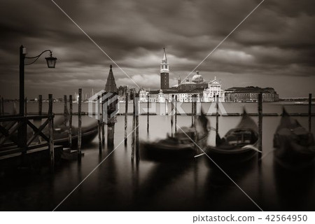 Gondola and San Giorgio Maggiore island Gondola and San Giorgio Maggiore island 42564950